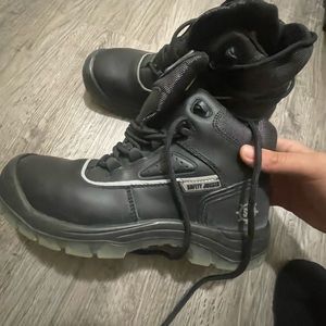 Safety joggers cosmos black. Safety shoes with sturdy toe box. size US 8.5 men